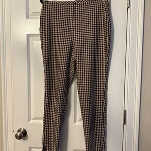 Stunning- Chicos black label- size 1- “feel like silk” worn once- dress pants